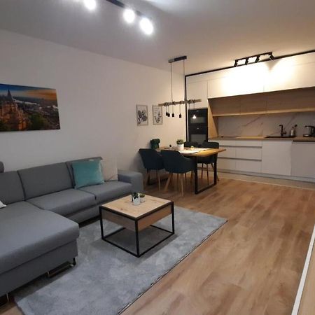 Bpr Space Grey Home With Balcony บูดาเปสต์ ภายนอก รูปภาพ