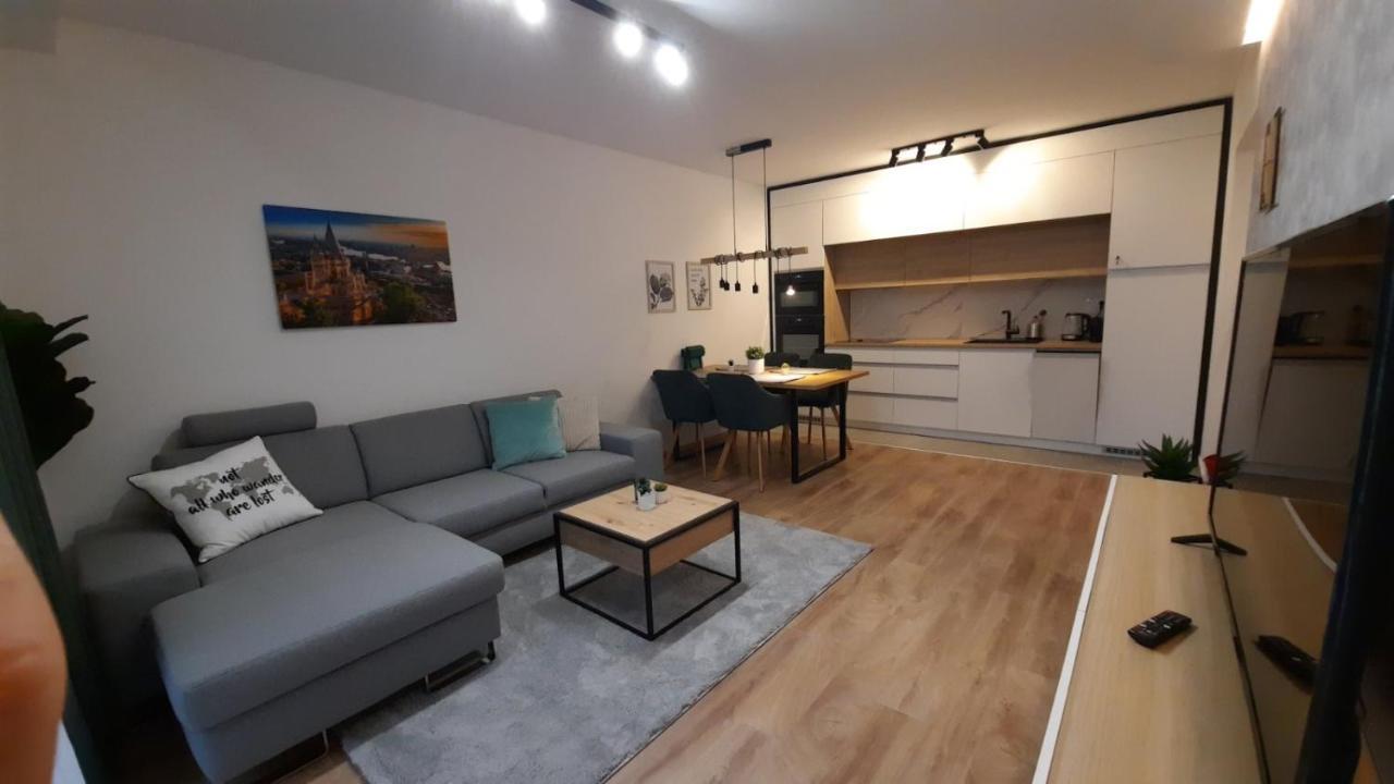 Bpr Space Grey Home With Balcony บูดาเปสต์ ภายนอก รูปภาพ