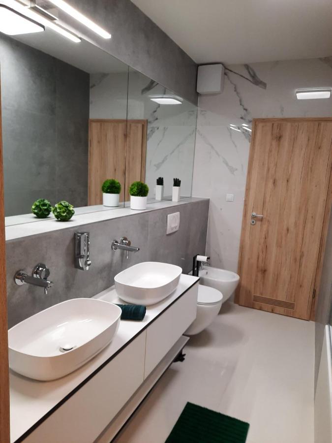 Bpr Space Grey Home With Balcony บูดาเปสต์ ภายนอก รูปภาพ