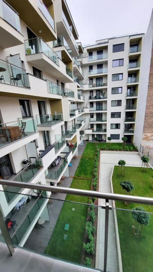 Bpr Space Grey Home With Balcony บูดาเปสต์ ภายนอก รูปภาพ